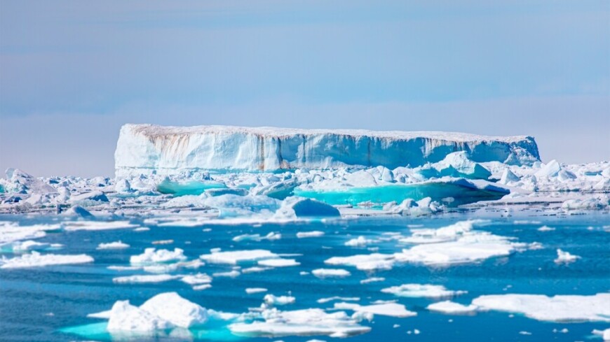Melting,Icebergs,By,The,Coast,Of,Greenland,,On,A,Beautiful