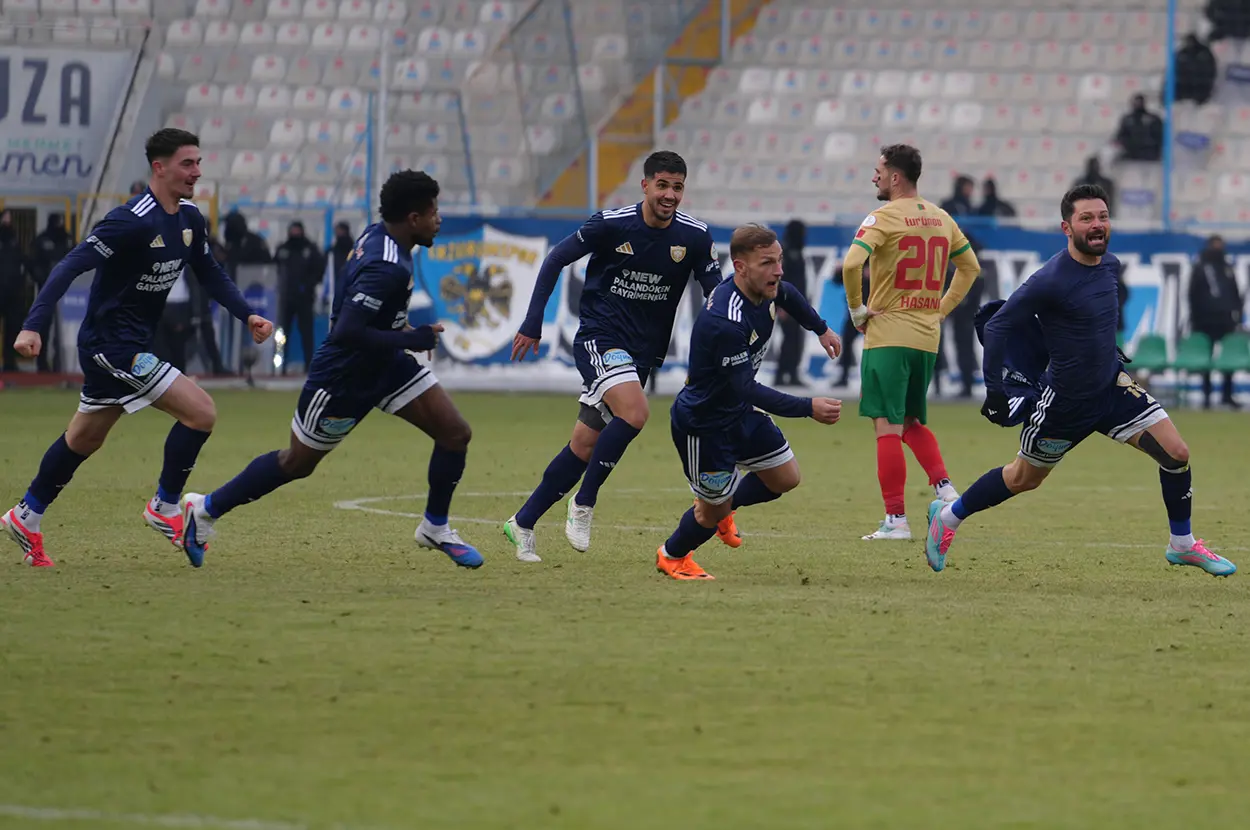 1-ci-liqada-turnir-cədvəlini-alt-ust-edən-matc:-“erzurumspor”-lider-“amedspor”a-sans-vermədi.