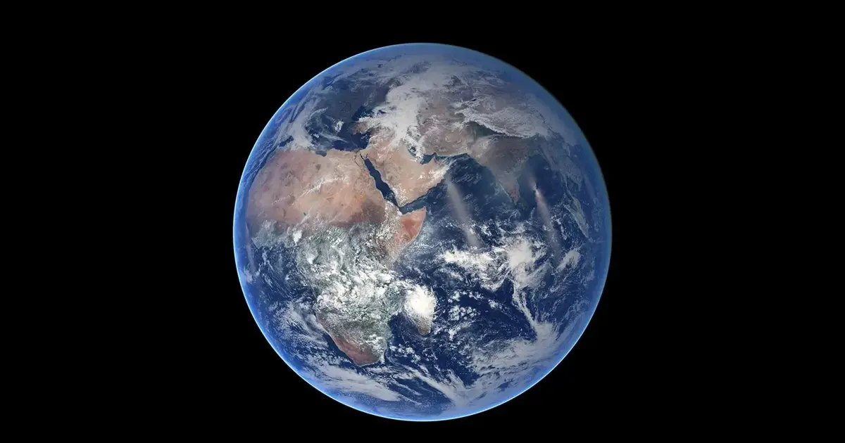 avqustun-12-də-yerin-cazibə-quvvəsi-7-saniyə-dayanacaqmi?