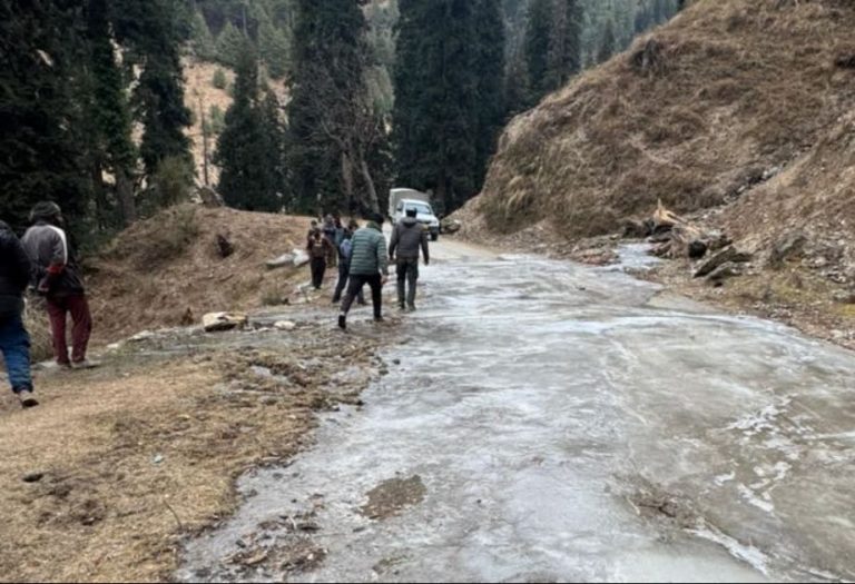 kəsmirdə-hərbi-avtomobil-dərəyə-asib:-10-əsgər-həlak-olub