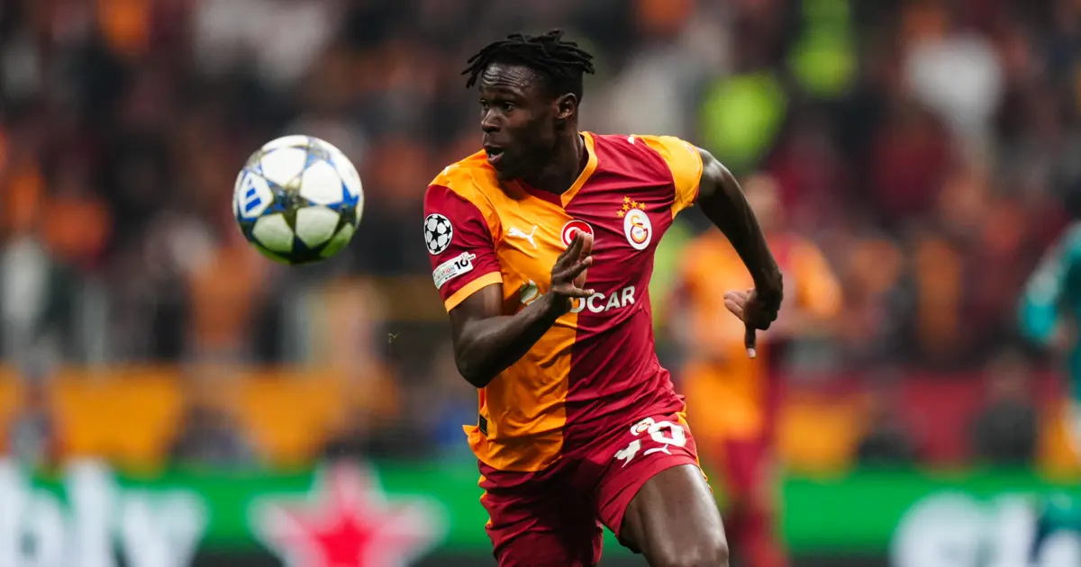 qalatasaray-ulduzuna-“yenə-sag-cinah-mudafiəcisi-oynaya-bilməz”-iddiasina-cavab