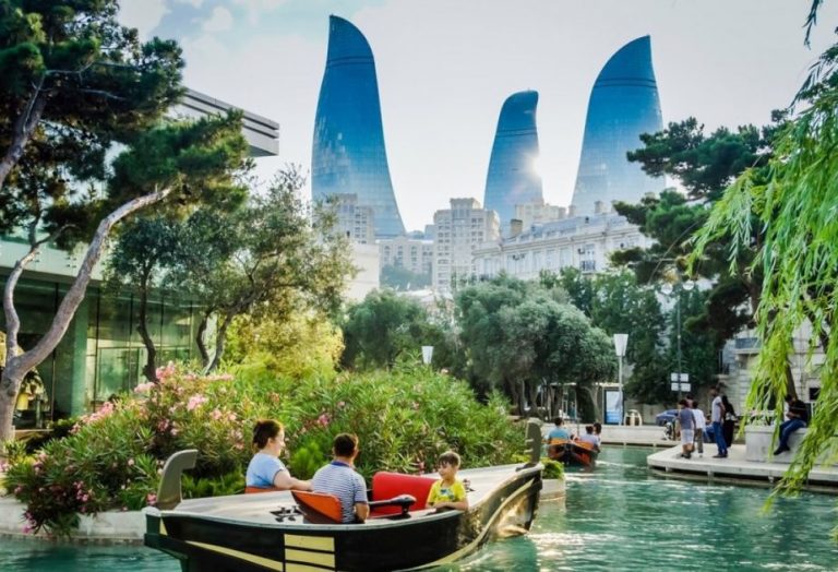 otən-il-azərbaycana-2-milyon-570-mindən-cox-turist-gəlib  