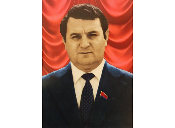 ictimai-xadim,-yazici-və-pedaqoq