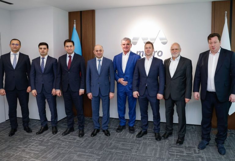 “baki-metropoliteni”-“stadler-rail-group”la-300-dək-yeni-vaqonun-alinmasini-muzakirə-edib  