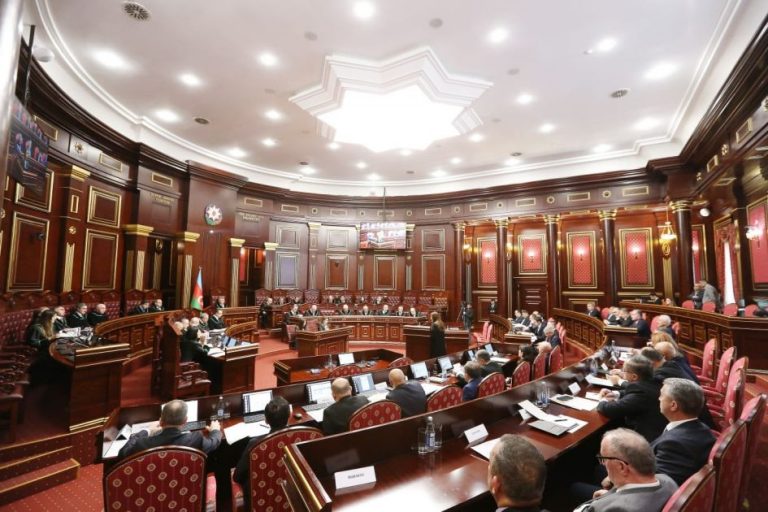 ali-məhkəmə-plenumunun-2025-ci-ilin-yekunlarina-həsr-olunmus-iclasi-kecirilib