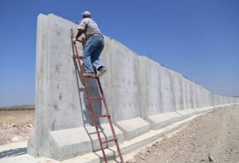 iraq-suriya-ilə-sərhəd-boyunca-beton-divarin-tikintisini-yekunlasdirir  