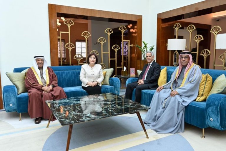 milli-məclisin-sədri-sahibə-qafarova-bəhreyn-kralligina-səfər-edib  