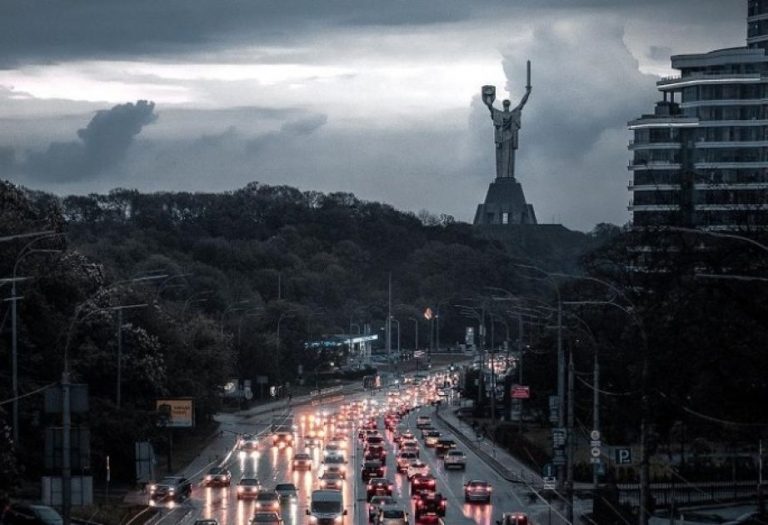 kiyevdə-800-min-insan-hələ-də-elektrik-enerjisiz-qalir