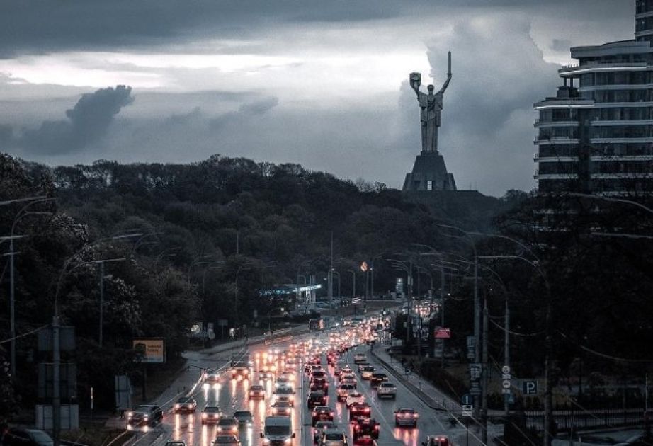 kiyevdə-800-min-insan-hələ-də-elektrik-enerjisiz-qalir