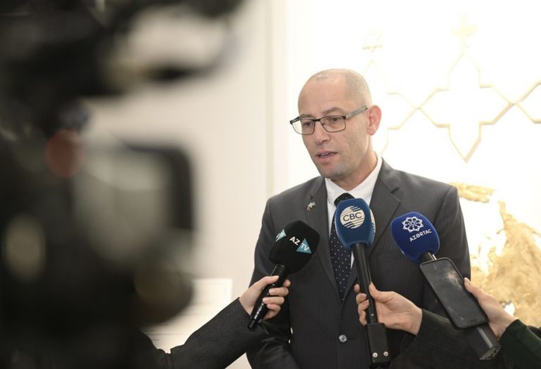 səfir:-antisemitizm-koklu-səkildə-aradan-qaldirilmalidir 