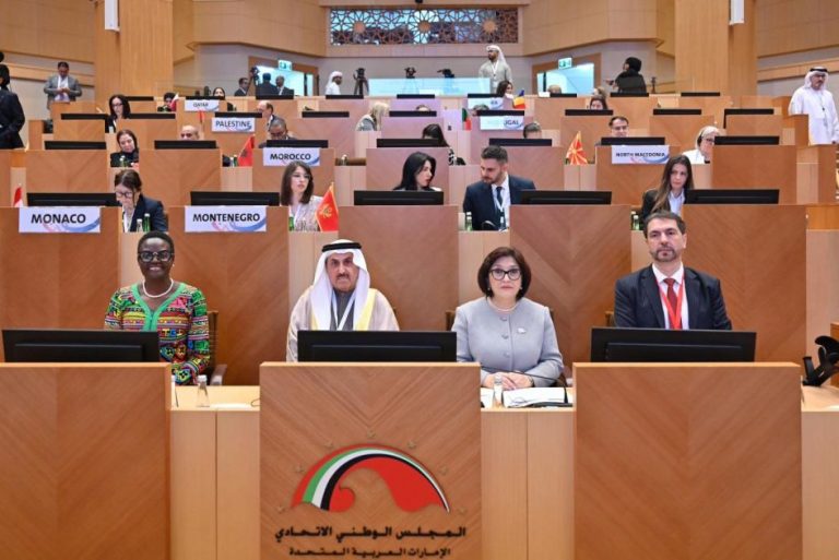 parlamentin-sədri:-azərbaycan-cəmiyyətində-qadinlar-dəyərlərin-gələcək-nəsillərə-oturulməsində-mərkəzi-rol-oynayir  