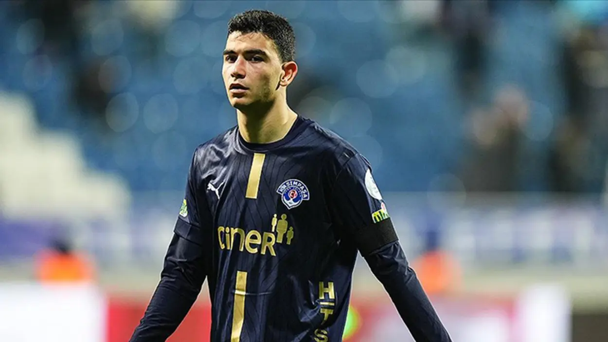 və-besiktas-rəsmi-olaraq-ilk-transferini-aciqladi:-yasin-ozcan-bu-axsam-gəlir.