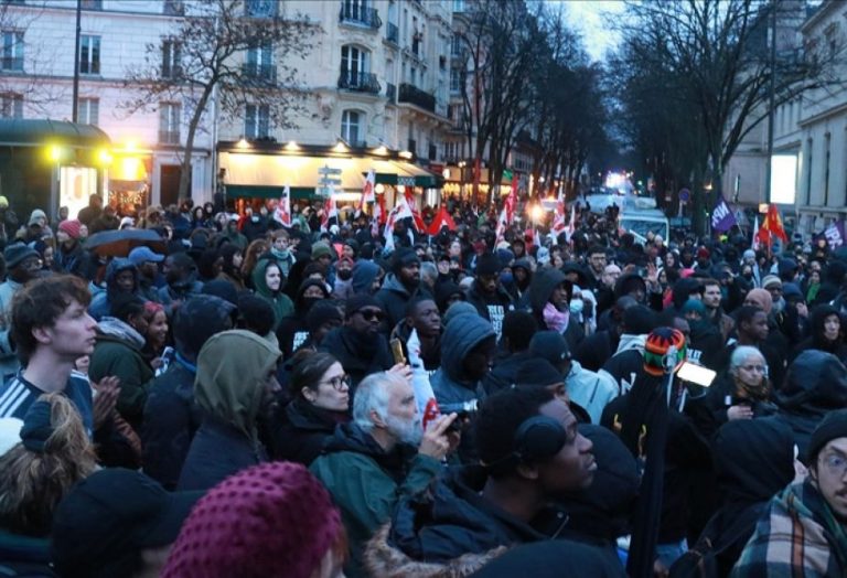 parisdə-miqrant-iscinin-polis-tərəfindən-qətlə-yetirilməsi-etirazlara-səbəb-olub  