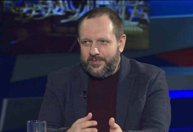 rusiyali-politoloq:-coxvektorlu-siyasət-bakiya-bir-sira-murəkkəb-regional-munaqisələrdə-vasitəci-olmaga-imkan-verib