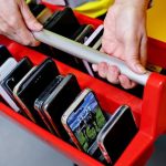 isvec-məktəblərində-mobil-telefonlara-qadaga-tətbiq-olunacaq  