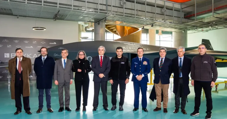 portuqaliyanin-mudafiə-naziri-melodan-qirmizi-apple-ucun-təriflər