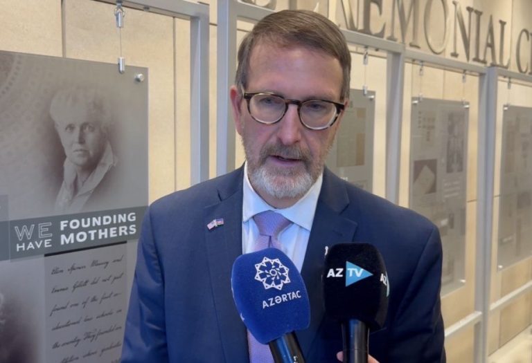 qlen-hovard:-abs-azərbaycanin-strateji-əhəmiyyətini-yaxsi-basa-dusur